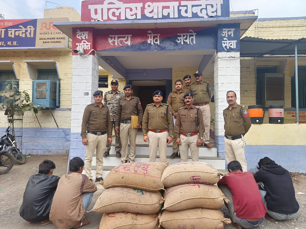 चंदेरी पुलिस ने पकड़ी चोरी 